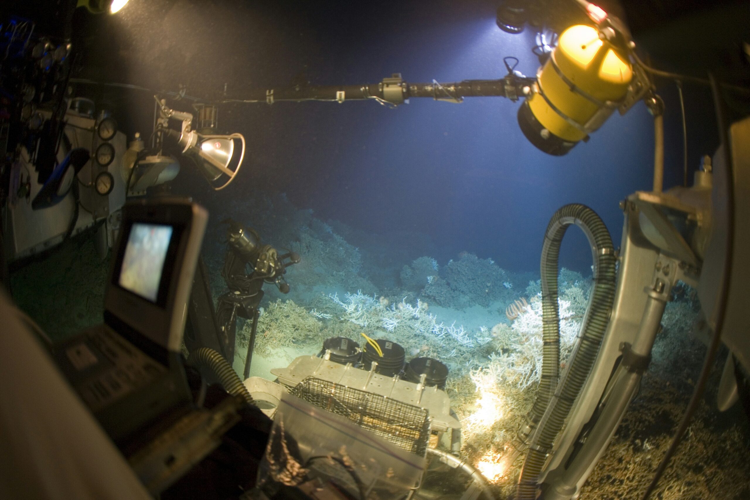 Deep sea vehicle exploring the deep sea.